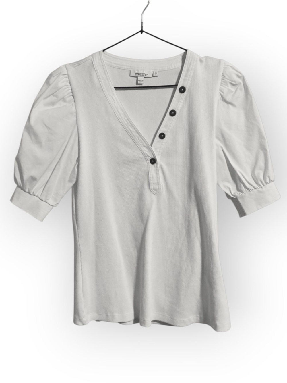 🌼Chico's white ribbed puff-sleeve top with a partial button placket.